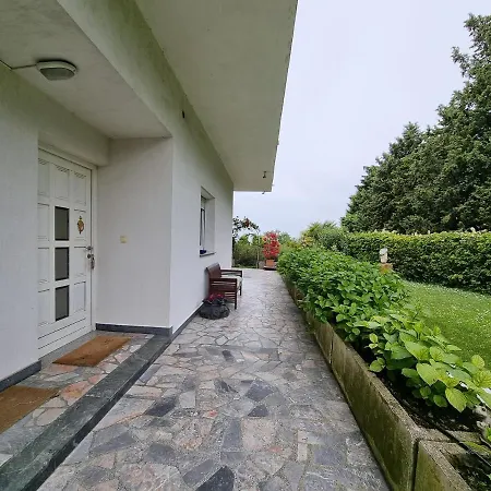 Apartment Garden Secovlje