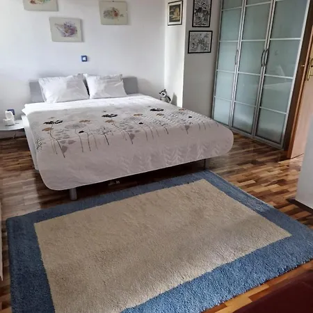 Garden Apartment *